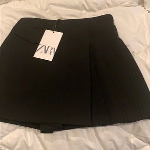 Zara Girls black skirt size 10. Elastic waist